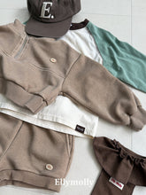 Load image into Gallery viewer, 【予約】アーチピグハーフジップ トップス ジップ AW 韓国 韓国子供服 2026 ELLYMOLLY - W select baby kids