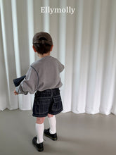 Load image into Gallery viewer, 【予約】フラップノンフェイドパンツ ボトム ハーフパンツ AW 韓国 韓国子供服 2026 ELLYMOLLY - W select baby kids