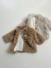 Cargar imagen en el visor de la galería, 【予約】バンビファーコート ボア AW韓国子供服 2026 冬 atomeme Wselect