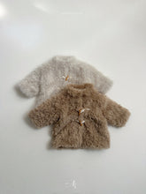 Cargar imagen en el visor de la galería, 【予約】バンビファーコート ボア AW韓国子供服 2026 冬 atomeme Wselect