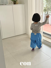 Cargar imagen en el visor de la galería, 【予約】CONジョガーパンツ AW 韓国 韓国子供服 2026 CON