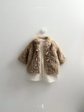 Cargar imagen en el visor de la galería, 【予約】バンビファーコート ボア AW韓国子供服 2026 冬 atomeme Wselect