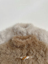 Cargar imagen en el visor de la galería, 【予約】バンビファーコート ボア AW韓国子供服 2026 冬 atomeme Wselect