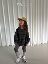 Cargar imagen en el visor de la galería, 【予約】ドミノピグティー 長袖 ボーダー AW 韓国 韓国子供服 2026 ELLYMOLLY - W select baby kids