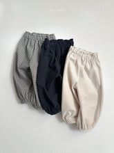 Load image into Gallery viewer, 【予約】ボンボンジョガーパンツ AW bottom 韓国 韓国子供服 2026 minirobe digreen Wselect