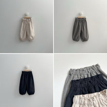 Load image into Gallery viewer, 【予約】ボンボンジョガーパンツ AW bottom 韓国 韓国子供服 2026 minirobe digreen Wselect
