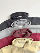 Load image into Gallery viewer, 【予約】バーバルフードジップアップ AW 羽織 parker 韓国 韓国子供服 2026 minirobe Wselect