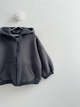 Load image into Gallery viewer, 【予約】バーバルフードジップアップ AW 羽織 parker 韓国 韓国子供服 2026 minirobe Wselect