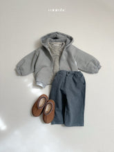 Load image into Gallery viewer, 【予約】バーバルフードジップアップ AW 羽織 parker 韓国 韓国子供服 2026 minirobe Wselect