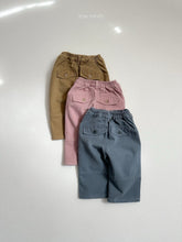 Cargar imagen en el visor de la galería, 【予約】ボタンピーチパンツ AW 韓国 韓国子供服 bottom パンツ コーデユロイ 2026 minirobe Wselect