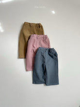 Cargar imagen en el visor de la galería, 【予約】ボタンピーチパンツ AW 韓国 韓国子供服 bottom パンツ コーデユロイ 2026 minirobe Wselect