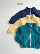 Cargar imagen en el visor de la galería, 【予約】キャメルジップアップ AW 韓国 韓国子供服 2026 digreen