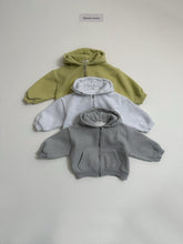 Charger l'image dans la galerie, 【予約】キャラメルフードジップ AW 韓国 韓国子供服 2026 digreen