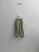 Load image into Gallery viewer, 【予約】チェリーストライプジョガーパンツ AW 韓国 韓国子供服 2026 digreen