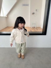 Load image into Gallery viewer, 【予約】チェリーストライプジョガーパンツ AW 韓国 韓国子供服 2026 digreen