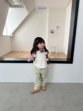 Load image into Gallery viewer, 【予約】チェリーストライプジョガーパンツ AW 韓国 韓国子供服 2026 digreen