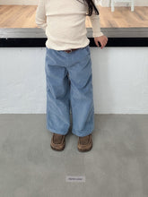 Load image into Gallery viewer, 【予約】ベルベティーンパンツ AW 韓国 韓国子供服 2026 digreen