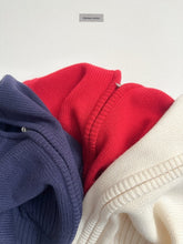 Cargar imagen en el visor de la galería, 【予約】ロエルニットジップアップ AW 韓国 韓国子供服 2026 digreen