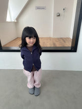Cargar imagen en el visor de la galería, 【予約】ロエルニットジップアップ AW 韓国 韓国子供服 2026 digreen