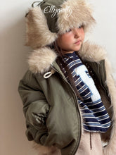 Cargar imagen en el visor de la galería, 【予約】エスキモファーパイロット帽子 AW 韓国 韓国子供服 2026 ellymolly