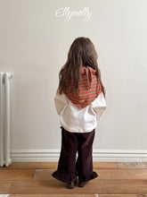 Charger l'image dans la galerie, 【予約】ホリックフリースラインフリルパンツ AW 韓国 韓国子供服 2026 ellymolly