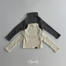 Charger l'image dans la galerie, 【予約】ドットブラッシュモックタートルネックTシャツ AW 韓国 韓国子供服 2026 ellymolly
