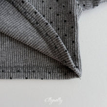 Charger l'image dans la galerie, 【予約】ドットブラッシュモックタートルネックTシャツ AW 韓国 韓国子供服 2026 ellymolly