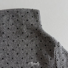 Charger l'image dans la galerie, 【予約】ドットブラッシュモックタートルネックTシャツ AW 韓国 韓国子供服 2026 ellymolly