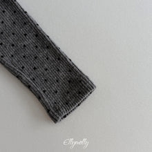 Charger l'image dans la galerie, 【予約】ドットブラッシュモックタートルネックTシャツ AW 韓国 韓国子供服 2026 ellymolly