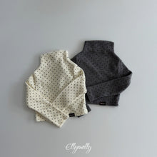 Charger l'image dans la galerie, 【予約】ドットブラッシュモックタートルネックTシャツ AW 韓国 韓国子供服 2026 ellymolly