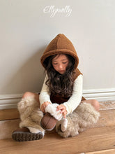 Charger l'image dans la galerie, 【予約】ベアーフードベスト AW 韓国 韓国子供服 boa 2026 ellymolly