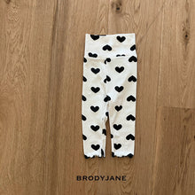 Load image into Gallery viewer, 【予約】ハートモノトーンロンパース スタイ ボンネット AW 韓国 韓国子供服 BRODYJANE 2026
