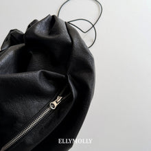Load image into Gallery viewer, 【予約】メモリーフレームバッグ　フリル　カバン　AW 韓国  韓国子供服　2026 ELLYMOLLY - W select  baby kids
