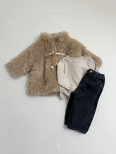 Cargar imagen en el visor de la galería, 【予約】バンビファーコート　ボア　AW韓国子供服 2026 冬　atomeme Wselect
