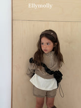 Load image into Gallery viewer, 【予約】メモリーフレームバッグ　フリル　カバン　AW 韓国  韓国子供服　2026 ELLYMOLLY - W select  baby kids
