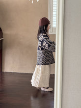 Load image into Gallery viewer, 【予約】モノトーン花柄カーディガン　長袖　ゆったり　冬90～150ｃｍ　Wselect
