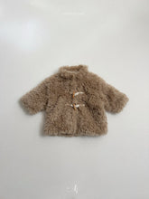 Cargar imagen en el visor de la galería, 【予約】バンビファーコート　ボア　AW韓国子供服 2026 冬　atomeme Wselect
