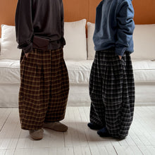 Load image into Gallery viewer, 【予約】ゆったりチェックパンツ　bottom　ゆったり　冬90～150ｃｍ　Wselect
