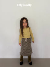 Load image into Gallery viewer, 【予約】チェストナッツウォーマーソックス　靴下　フリル　AW 韓国  韓国子供服　2026 ELLYMOLLY - W select  baby kids
