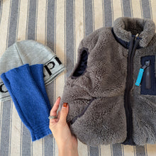 Load image into Gallery viewer, 【予約】　リバーシブルボアベスト ふわふわ　vest　冬80～130ｃｍ　Wselect
