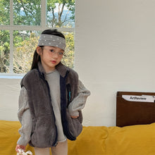Load image into Gallery viewer, 【予約】　リバーシブルボアベスト ふわふわ　vest　冬80～130ｃｍ　Wselect
