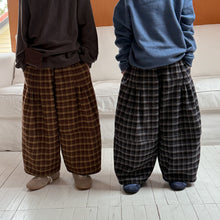 Load image into Gallery viewer, 【予約】ゆったりチェックパンツ　bottom　ゆったり　冬90～150ｃｍ　Wselect
