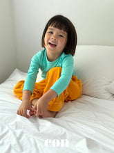 Cargar imagen en el visor de la galería, 【予約】ベロアホリックパンツ AW 韓国  韓国子供服　2026 CON
