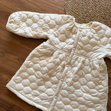 Load image into Gallery viewer, 【予約】キルティングホワイトコート 羽織　あったか　冬80～130ｃｍ　Wselect
