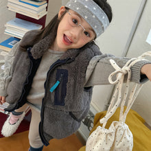 Load image into Gallery viewer, 【予約】　リバーシブルボアベスト ふわふわ　vest　冬80～130ｃｍ　Wselect
