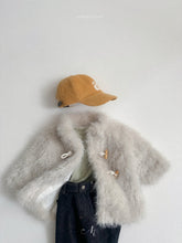 Cargar imagen en el visor de la galería, 【予約】バンビファーコート　ボア　AW韓国子供服 2026 冬　atomeme Wselect
