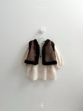Cargar imagen en el visor de la galería, 【予約】リバーシブルベスト AW 韓国 韓国子供服 2026　トップス　 atomeme Wselect
