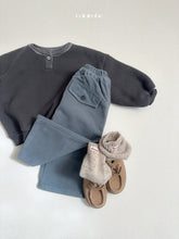 Cargar imagen en el visor de la galería, 【予約】ボタンピーチパンツ AW 韓国 韓国子供服 bottom　パンツ　コーデユロイ　2026 minirobe　Wselect
