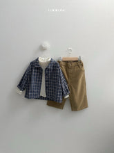 Cargar imagen en el visor de la galería, 【予約】ボタンピーチパンツ AW 韓国 韓国子供服 bottom　パンツ　コーデユロイ　2026 minirobe　Wselect
