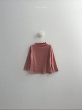 Cargar imagen en el visor de la galería, 【予約】メリーハーフポーラーTシャツ AW 韓国 韓国子供服 2026 minirobe

